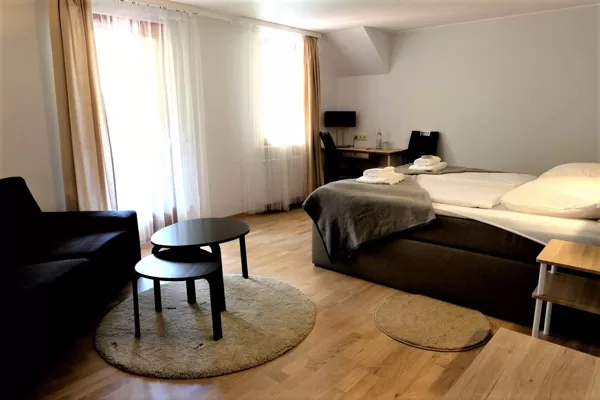 Viesnīcas krāsošana, Bērzaine, Vācija
